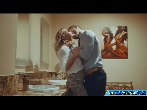 ❤️ When a busty blonde seduces you in a public toilet Quality sex at en-gb.dickies-shop.ru